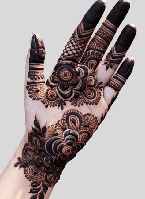 Right Hand Mehndi Design Front Simple, Unique Henna Designs Simple, Simple Back Hand Mehndi Designs Arabic, Arabic Henna Designs Unique, Palm Henna Designs Arabic, Finger Mehendi Designs Simple, Simple Unique Mehndi Designs, Unique Mehndi Designs Back Hand, Palm Mehndi Design Unique