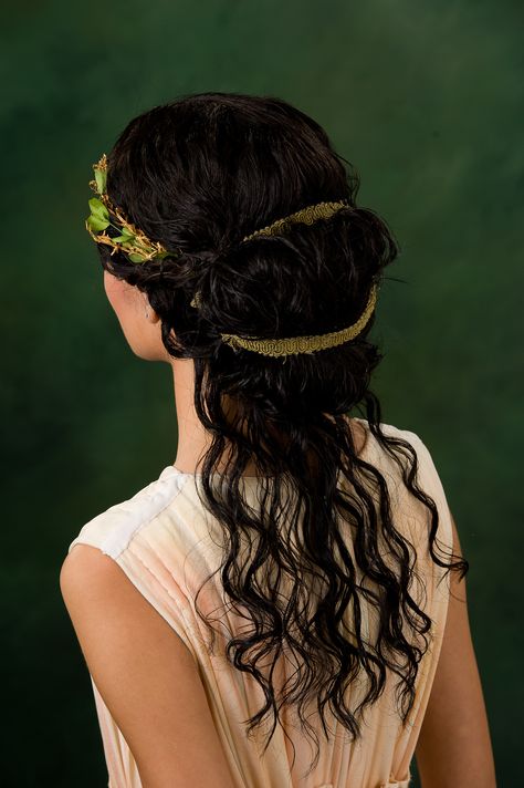 Ancient Greece - allisonlowery Greek Hairstyle, Greek Makeup, Greek Hairstyles, Greek Goddess Aesthetic, Ancient Greek Costumes, Hairstyle Photography, Greece Ancient, Greek Hair, Greek Model