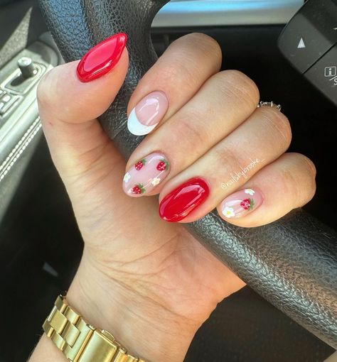 Summer Gel Nails Natural Nail, Natural Nails Shape Short, Red And Yellow Nails Designs, Summer Frenchies Nails, Almond Acrylic Nails Colorful, Easy Spring Nails For Beginners, Strawberry Tip Nails, Nadie Sabe Nails, Nails For Punta Cana