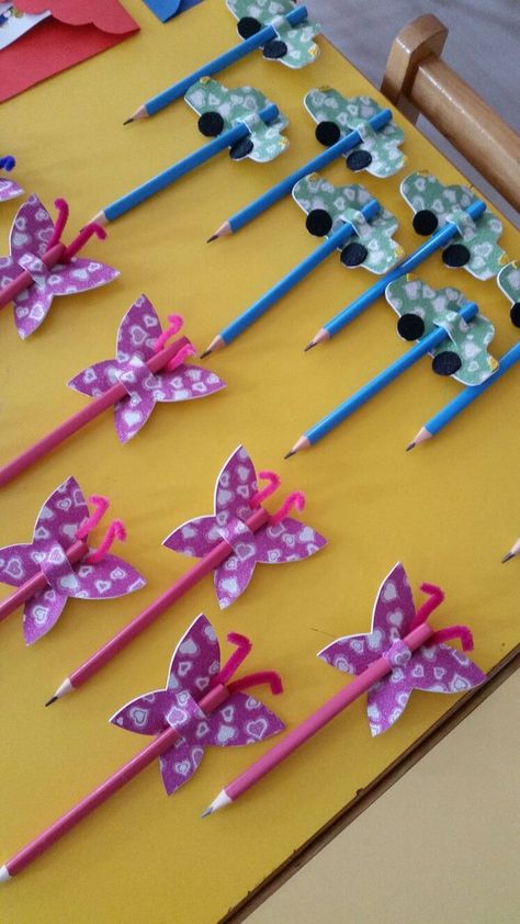 School Decorations, Kerajinan Diy, Convention Gifts, Children's Day Gift, Diy Bricolage, Jw Gifts, Seni Origami, Pencil Toppers, Butterfly Crafts