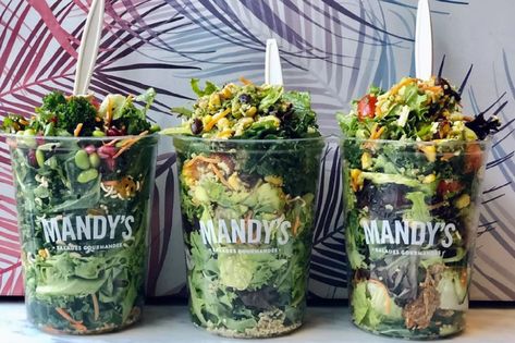 Salad Bar Restaurant Design, To Go Salad Packaging, Salad Store Design, Restaurant To Go Packaging, Salad Shop Design, Salad Bowl Packaging, Salad Bar Aesthetic, Salad Business Ideas, Healthy Food Restaurant Design