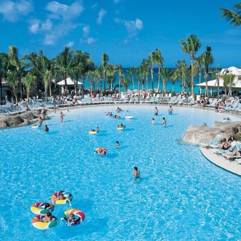 Would be lovely spending some relaxing time around the pool, sipping on a pina colada. Abacos Bahamas, Atlantis Aquaventure, Atlantis Resort Bahamas, Travel Bahamas, Atlantis Resort, Bahamas Resorts, Atlantis Bahamas, Best All Inclusive Resorts, Bahamas Island