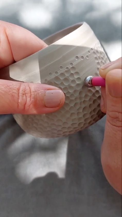 loveinpottery on Instagram: satisfying ceramic decorating process of cups before and after the glaze by @noma_ceramics ! 🙈😘💚 FOLLOW👉 @loveinpottery for more pottery… Diy Pottery Designs, Decor Pottery Ideas, Beginner Handbuilding Pottery Ideas, Small Hand Built Pottery Ideas, Ceramic Pottery Beginners, Beginners Ceramics Ideas, Clay Pottery Designs, Pottery Cup Design, Pottery Wheel Beginners Ideas