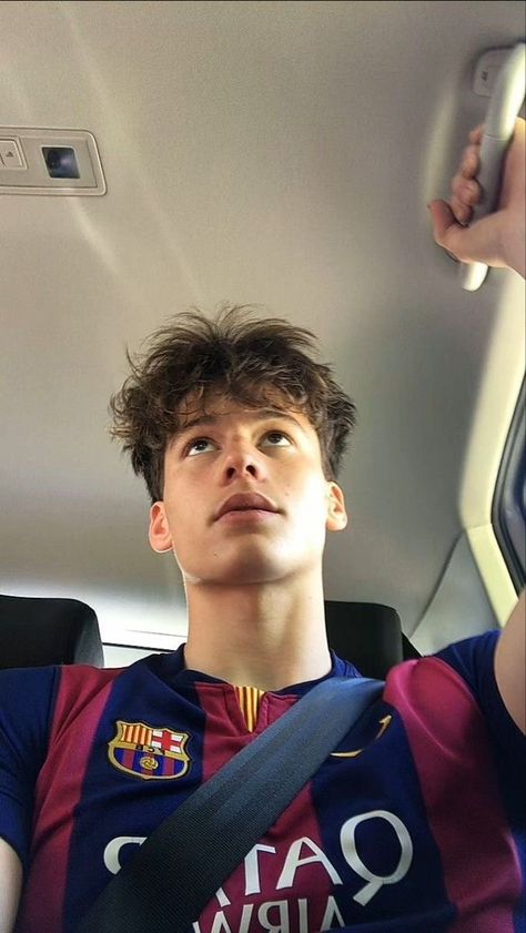 Finley burns rare football soccer famous rich celeb celebrity model Boy Pics, Haircut Selfie, Photo Hijab, Cute Guy Pics, Cute Football Players, Soccer Boyfriend, Cute Hairstyle, Cute White Guys, Selfie Photo