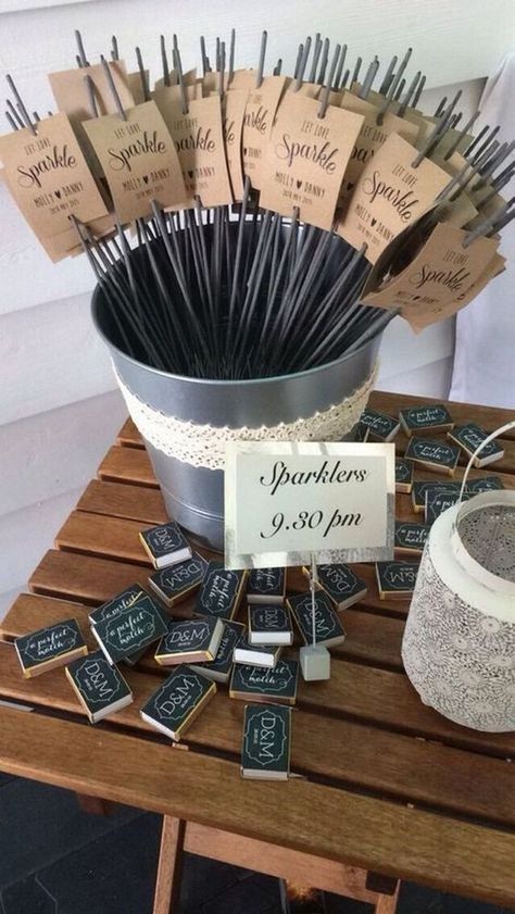 Rustic Wedding Decorations, Homemade Wedding Decorations, Affordable Wedding Favours, Boda Diy, Creative Wedding Favors, Inexpensive Wedding Favors, Diy Rustic Home, Homemade Wedding, Wedding Sparklers