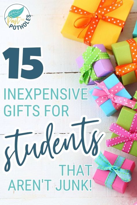 Gift ideas for students that are cheap, last minute and good for any holiday - poppet bracelets, pencil pouches, rubik's cubes, colouring bookmarks, journals/notebooks, pencils, postcards... End Of Year Teacher Gifts For Students, Student Aide Gifts, End Of Year Student Gifts Middle School, Gift From Teacher To Student End Of Year, Gift For Classmates End Of Year, 5th Grade Gifts End Of Year, Elementary End Of Year Gifts, Gift Idea For Students From Teacher, Gift For Students End Of Year