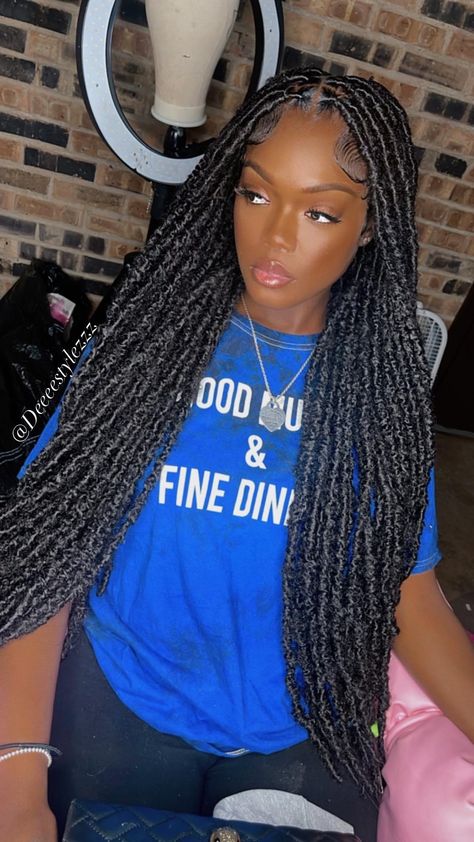 Fake Dreads Black Women Faux Locs, Medium Faux Locs Hairstyles, Foc Locs Hairstyles, Locs Black Women Long, Focs Locs Braids Long, Big Locs Hairstyles For Women, Rasta Locs Black Women, Crochet Hair Styles Faux Locs Braids, Crotchet Locs Black Women