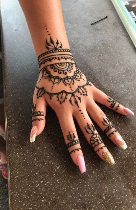 30 Beautiful Henna Tattoo Design Ideas & Meaning - The Trend Spotter Henna Ankle, Cool Henna Tattoos, Cool Henna, Henna Tattoo Design, Small Henna Tattoos, Henne Tattoo, Cute Henna Tattoos, Henna Style Tattoos, Jagua Henna