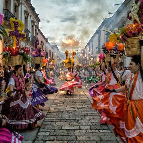 28 Fotos de México que deberían ver en todo el mundo Mexican Art, Mexican Folklore, Mexican Culture Art, Mexico Culture, Mexico Art, Visit Mexico, Mexican American, Mexican Culture, Mexican Style