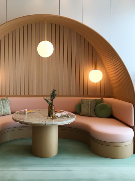 Banquette Seating Design, Round Banquette Seating, Restaurant Booth Design, Booth Seating Design, Curved Banquette Seating, Booth Seating Restaurant, Banquette Restaurant, Banquette Seating Restaurant, Restaurant Banquette