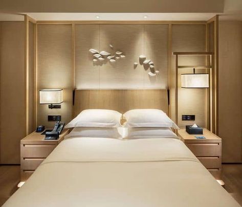 Make your bedroom feel like a hotel suite on a reasonable budget. Here are 13 inexpensive decorating ideas you can use to decorate your bedroom. Hotels, Interior, Hotel Suite Luxury, Hotel Room Design Luxury, Hotel Bedroom Design, Hotel Room Design, Hotel Suites, Hotel Interior Design, Hotel Interior