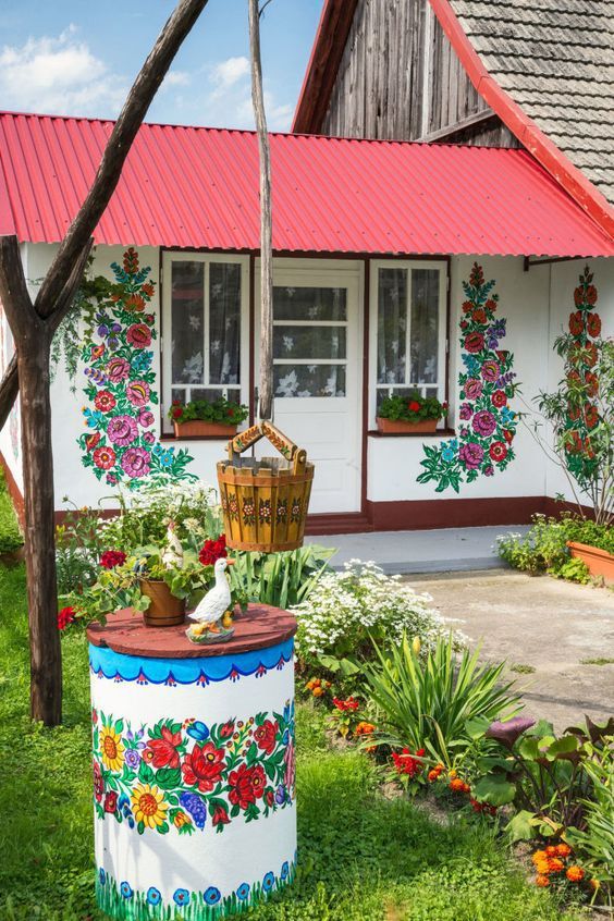 Casa com estampas de flores em Zalipie,Polônia