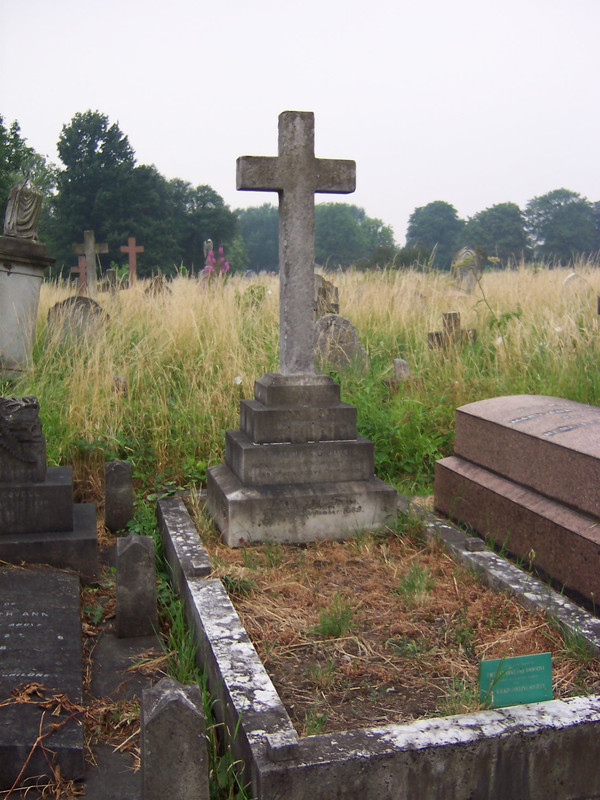 Wilkie-Collins-grave-Kensal-Green-Cemetery-5-July2006