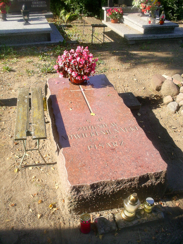 Zbigniew-Nienacki-grave