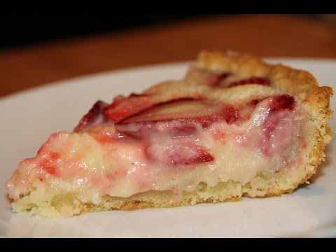 Видео рецепт Простой клубничный пирог со сливками