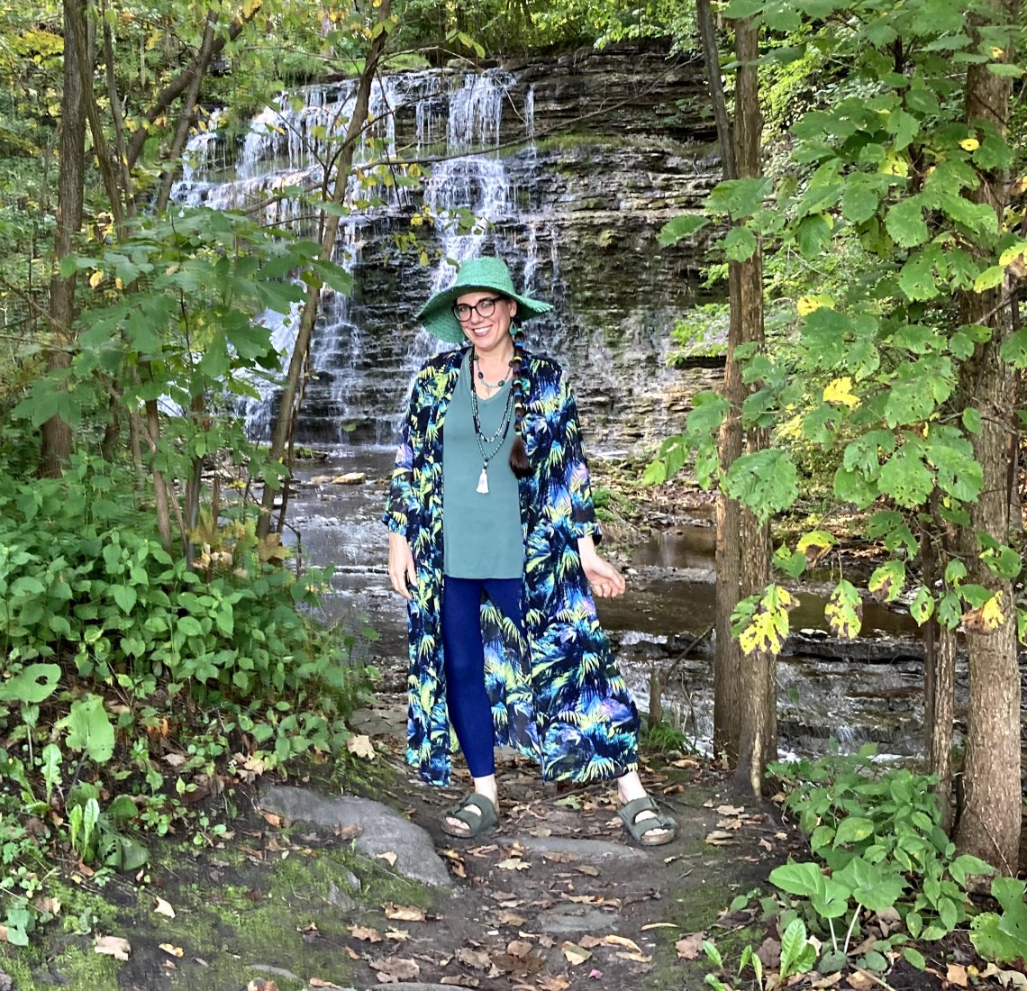 blue and green floral kimono robe, leggings, furkenstocks, floppy hat, summer boho style, easy summer outfit, Shelbee on the Edge