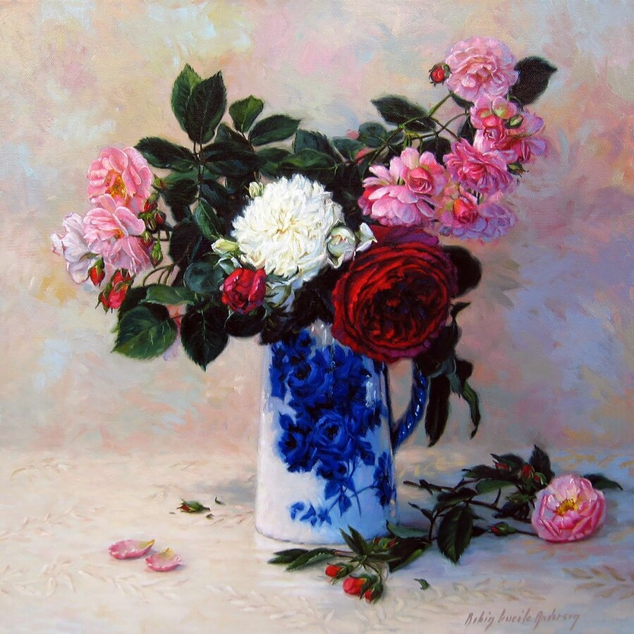 Bouquet_of_Roses_in_flo_Blue_Floral_Vase_yapfiles.ru.jpg