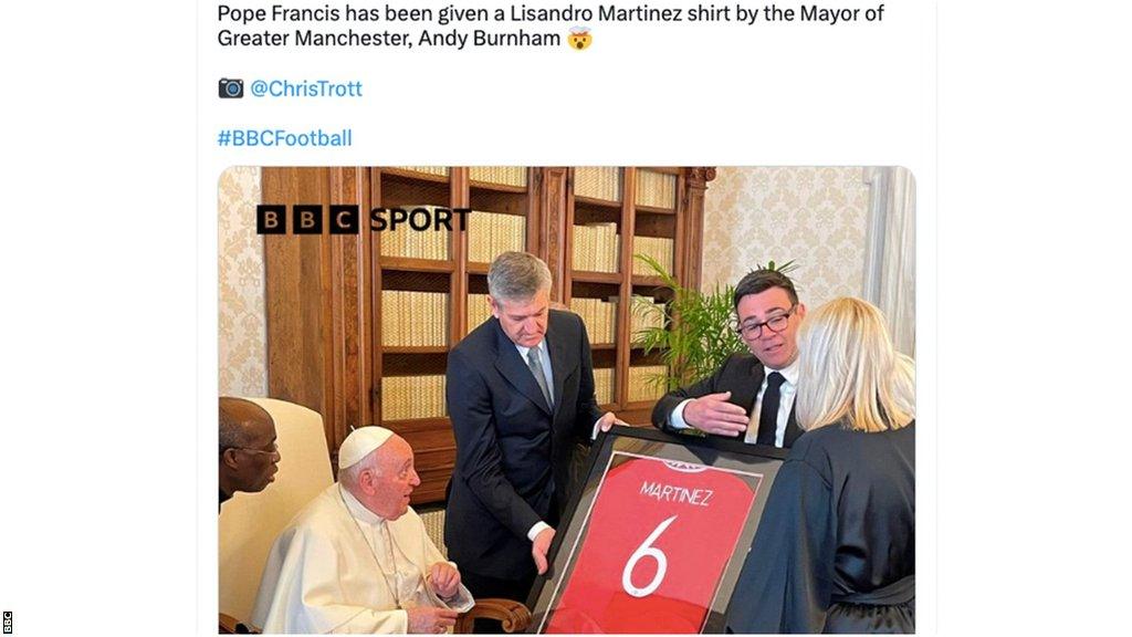 Andy Burnham presents Pope Francis with Manchester United shirt.