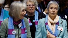 Švajcarkinje, koje sebe nazivaju Klubom klimatskih seniorki i stare su u proseku 73 godine, kažu da klimatske promene ugrožavaju njihova ljudska prava, pravo na zdravlje, pa čak i na život