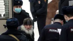Бывшего схиигумена Уральского монастыря Сергия доставили в Басманный суд Москвы