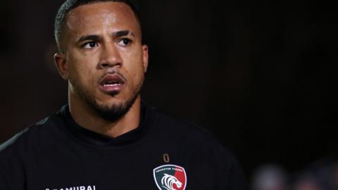 Anthony Watson warming up to play for Leicester Tigers