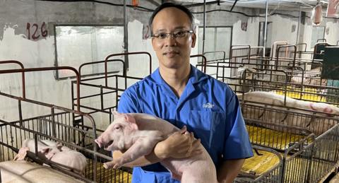 Van Phan Le, professor, veterinarian and member of the Farm2Vet research team. Credit Van Phan Le.