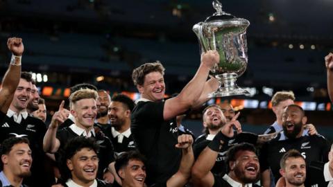 New Zealand celebrating with the Bledisloe Cup.