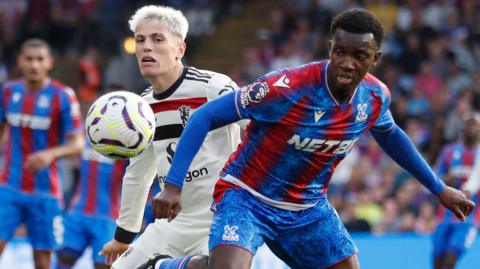 Manchester United's Alejandro Garnacho vies with Crystal Palace's Eddie Nketiah