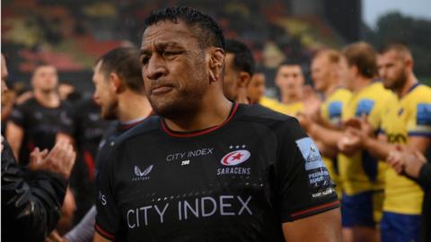 Mako Vunipola walks off the pitch after the loss to Bath