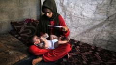 Жительница Газы с младенцем