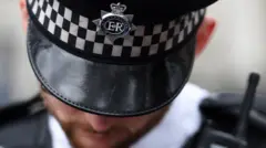 Сотрудник лондонской полиции в форме