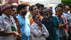 Жители Индии ожидают итогов голосования