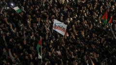 آلاف الأردنيون يتظاهرون في محيط السفارة الإسرائيلية