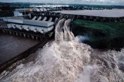 Barrage hydroélectrique d'Edéa dans la Sanaga, au Cameroun.