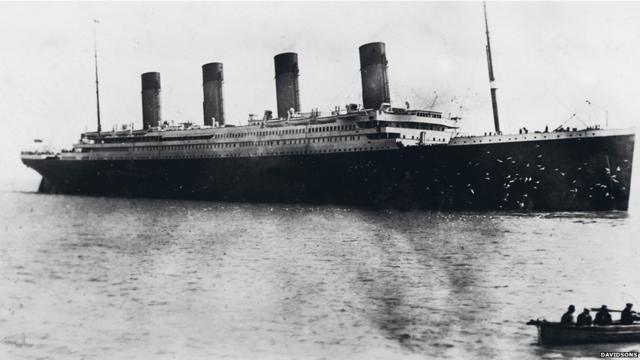 На этом снимке "Титаник" в последний раз покидает порт, уходя в холодные воды Атлантики, откуда он уже не вернется. Все фотографии предоставлены семьей Дэвисон и Irish Jesuit Provincialate.