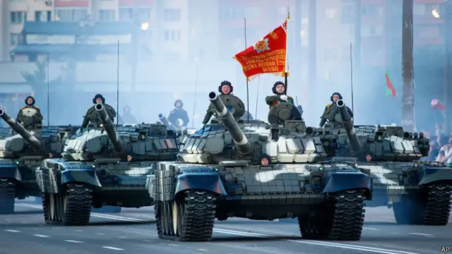 Белорусские танки на параде