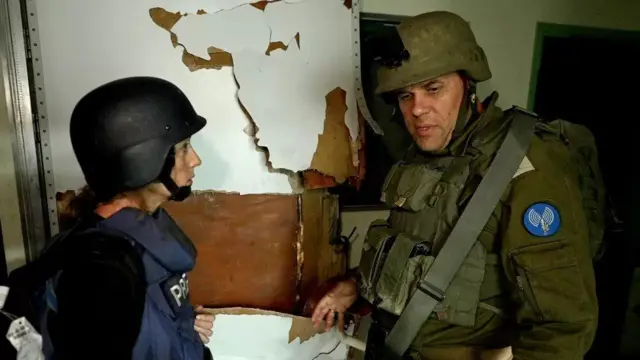 BBC team dey shown around part of Al-Shifa Hospital by IDF spokesperson Lt Col Jonathan Conricus