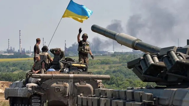 Украинские военные продвигаются к Лисичанску, 25 июля 2014 года