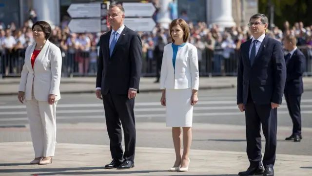 На фото слева направо: премьер-министр Наталья Гаврилица, президент Польши Анджей Дуда, президент Майя Санду и спикер парламента Игорь Гросу