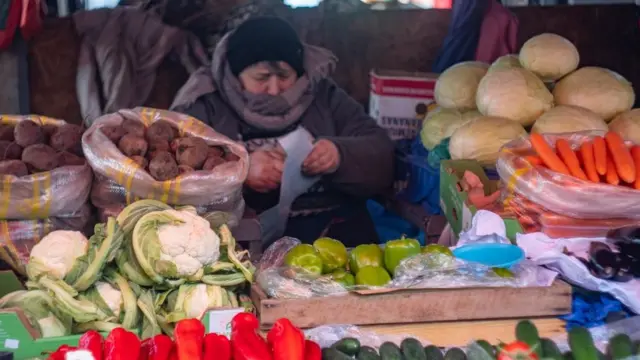 Женщина на рынке в Марнеули