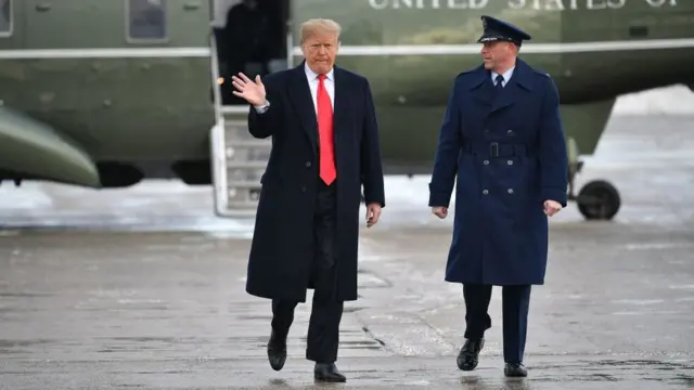 Trump boards Air Force One