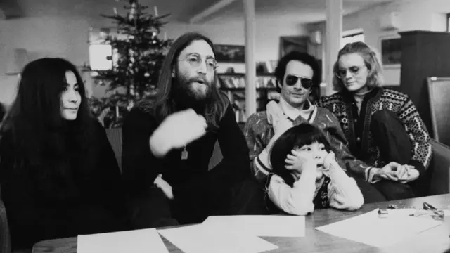 Йоко Оно, Джон Леннон, дочь Оно Киоко, бывший муж Оно Энтони Кокс и его новая жена Мелинда