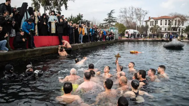Богоявленские купания в Стамбуле 6 января