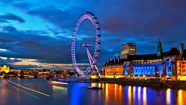 Вес буровой платформы может в 50 раз превышать вес лондонского колеса обозрения London Eye
