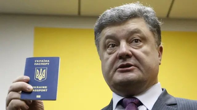 Порошенко с украинским паспортом