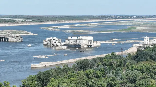 Руины Каховской ГЭС