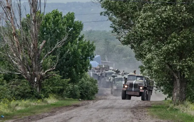 Українська військова колона на шляху до Слов'янська