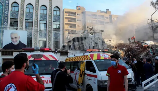 ساختمان مجاور کنسولگری ایران در دمشق پس از حمله هوایی