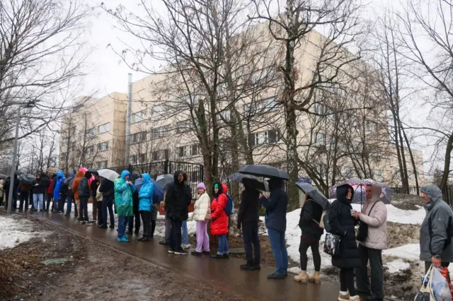 Москвичи сдают кровь для пострадавших