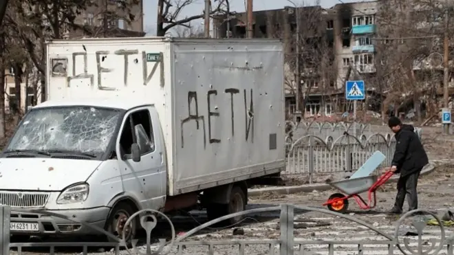 Мариуполь больше месяца в блокаде. Видео